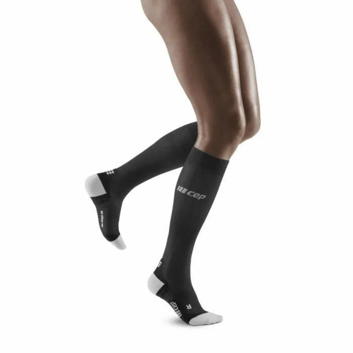 Chaussettes de compression ultralu00e9gu00e8res running femme CEP Compression [Taille  2]