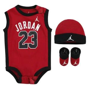 Ensemble maillot/bonnet/chaussons bébé 23